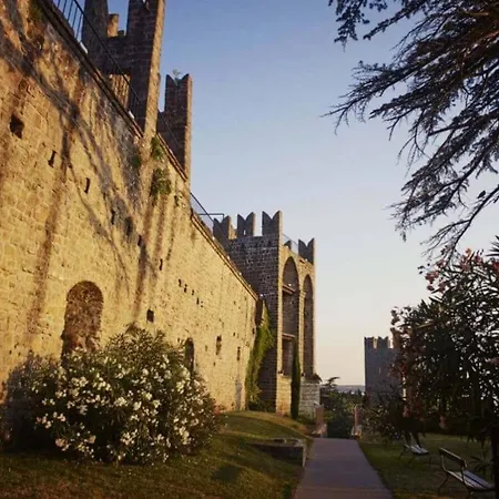 Cosy By The * Pirano